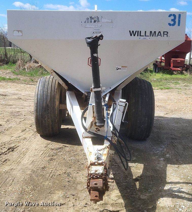 image for item MJ9038 Willmar Super 600 Narrow Track spreader