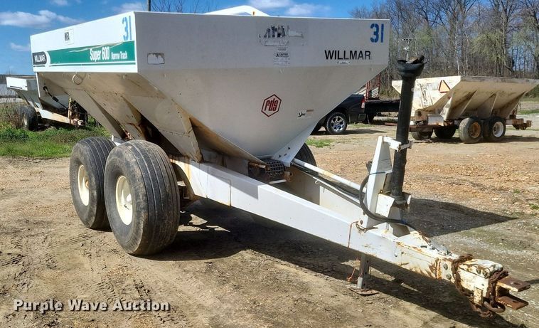 image for item MJ9038 Willmar Super 600 Narrow Track spreader