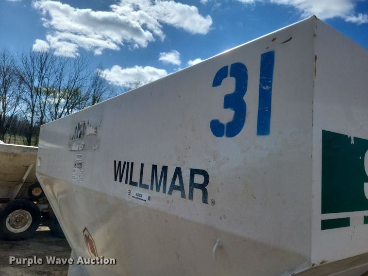 image for item MJ9038 Willmar Super 600 Narrow Track spreader