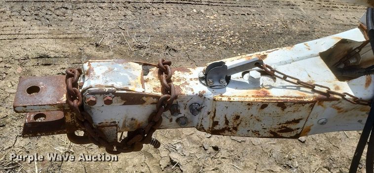 image for item MJ9038 Willmar Super 600 Narrow Track spreader