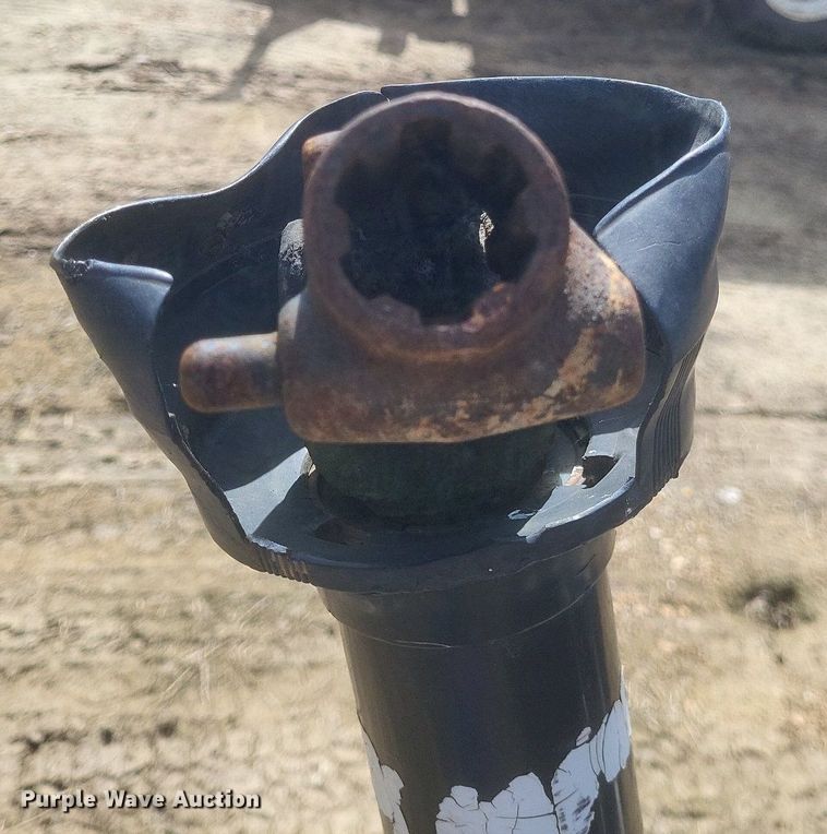 image for item MJ9038 Willmar Super 600 Narrow Track spreader