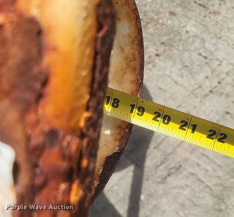 image for item MJ9038 Willmar Super 600 Narrow Track spreader