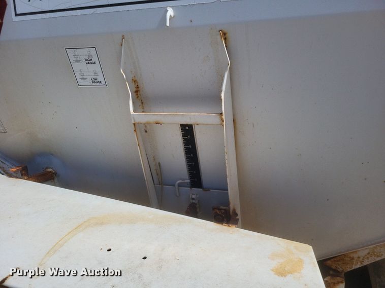 image for item MJ9038 Willmar Super 600 Narrow Track spreader