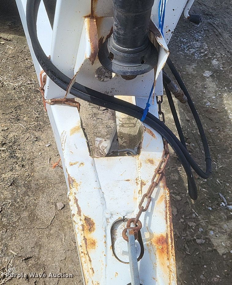 image for item MJ9038 Willmar Super 600 Narrow Track spreader