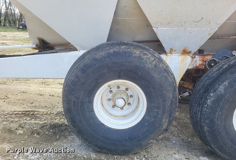 image for item MJ9038 Willmar Super 600 Narrow Track spreader