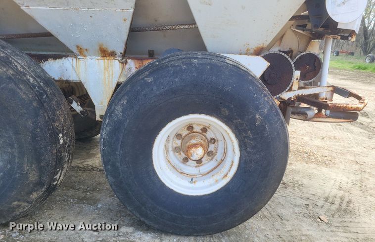 image for item MJ9038 Willmar Super 600 Narrow Track spreader