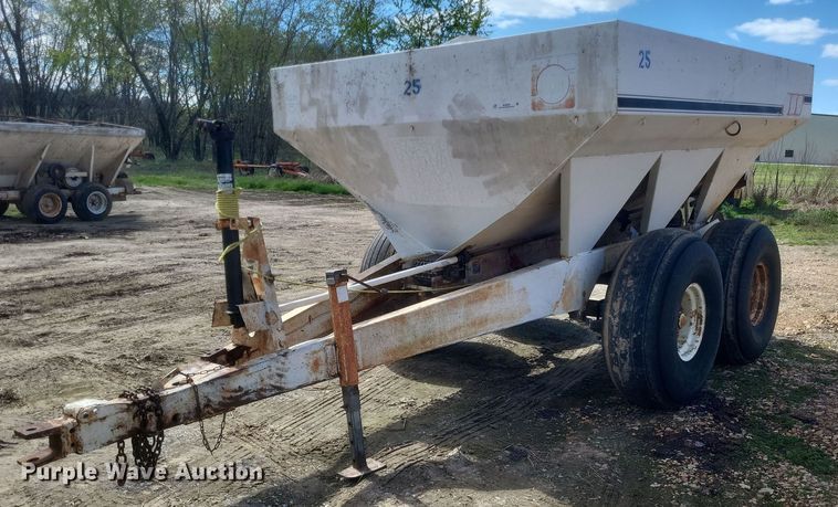 image for item MJ9039 Willmar  600 spreader