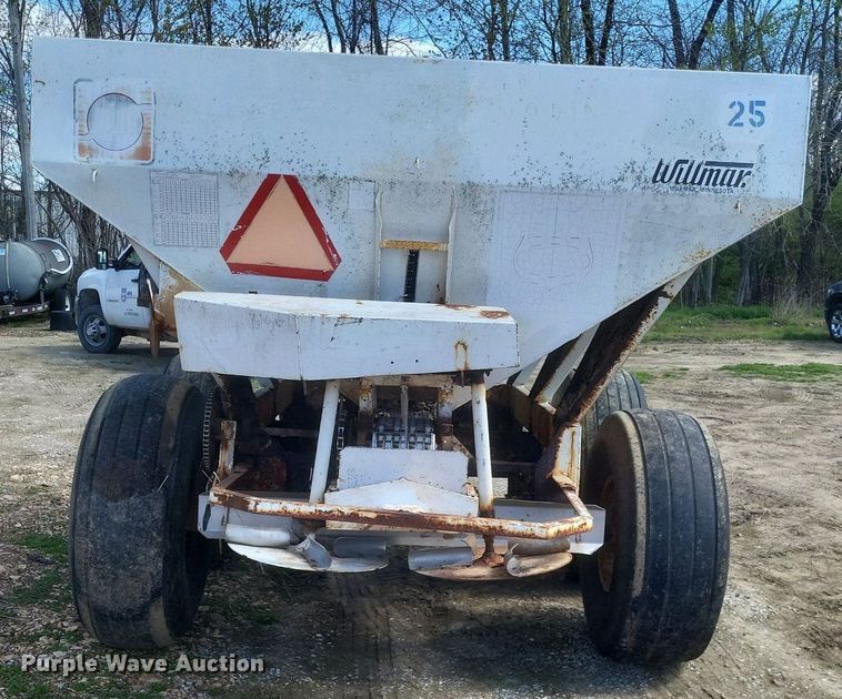 image for item MJ9039 Willmar  600 spreader