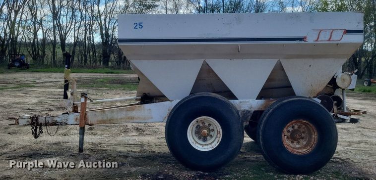 image for item MJ9039 Willmar  600 spreader