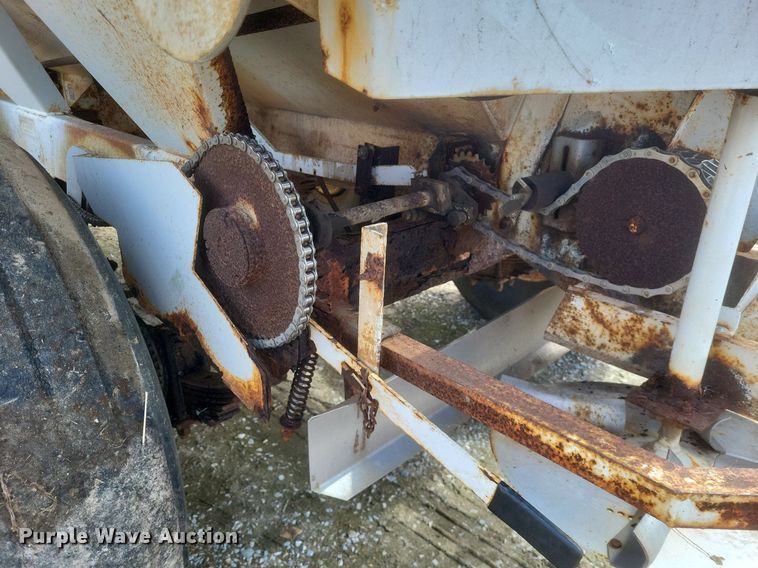 image for item MJ9039 Willmar  600 spreader