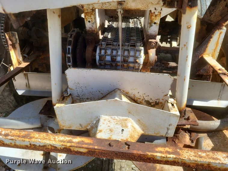 image for item MJ9039 Willmar  600 spreader