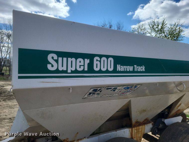 image for item MJ9040 Willmar  Super 600 narrow track  spreader