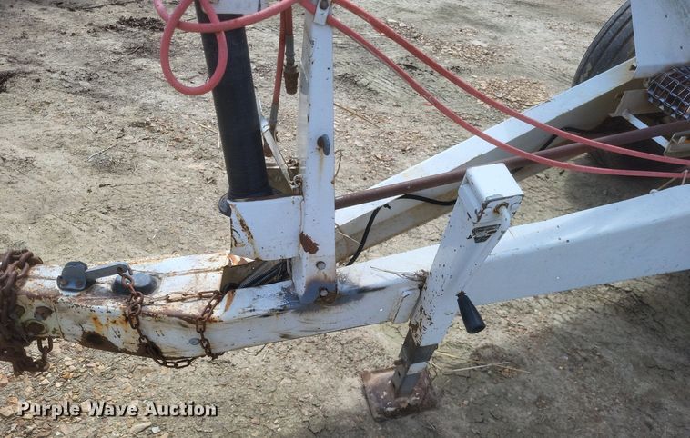 image for item MJ9040 Willmar  Super 600 narrow track  spreader