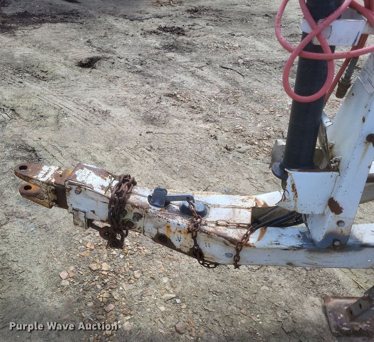 image for item MJ9040 Willmar  Super 600 narrow track  spreader