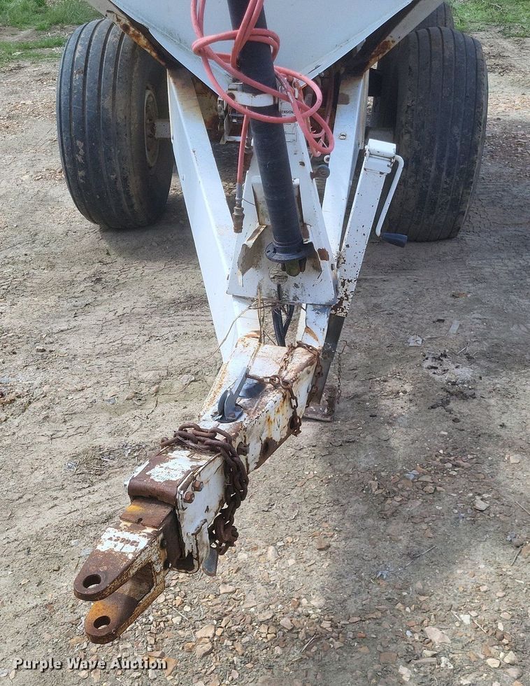 image for item MJ9040 Willmar  Super 600 narrow track  spreader