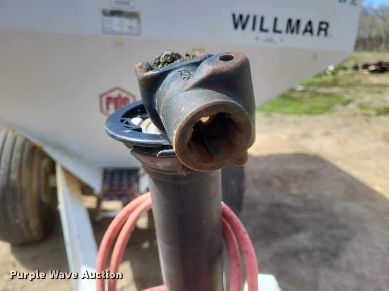 image for item MJ9040 Willmar  Super 600 narrow track  spreader