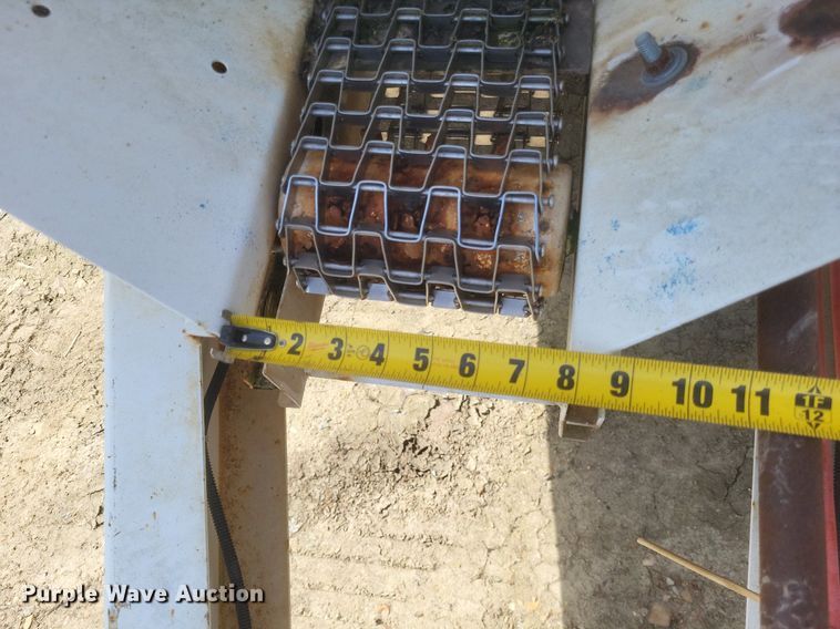 image for item MJ9040 Willmar  Super 600 narrow track  spreader