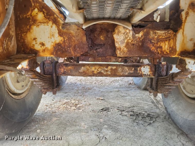 image for item MJ9040 Willmar  Super 600 narrow track  spreader