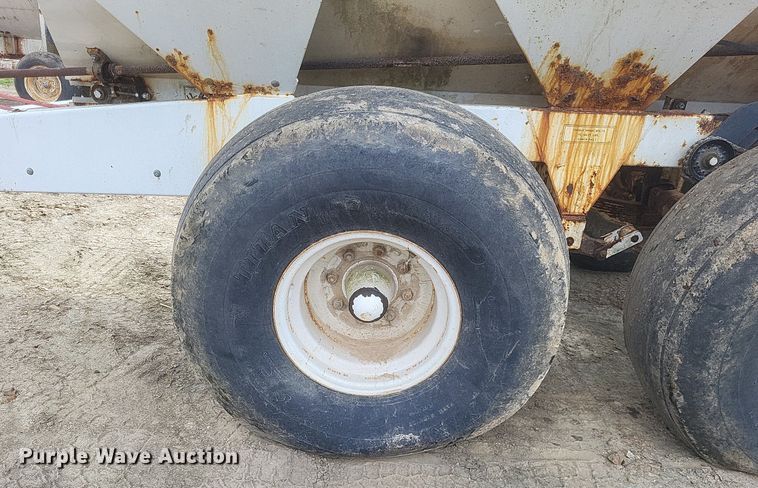 image for item MJ9040 Willmar  Super 600 narrow track  spreader