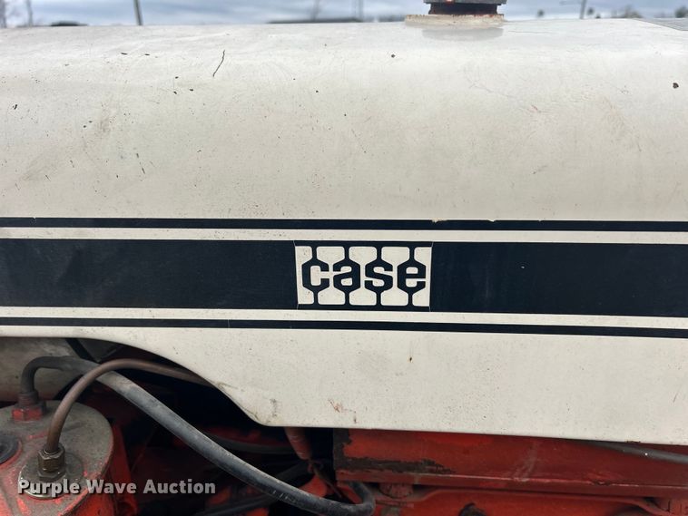 image for item MO9211 1974 Case 885 tractor