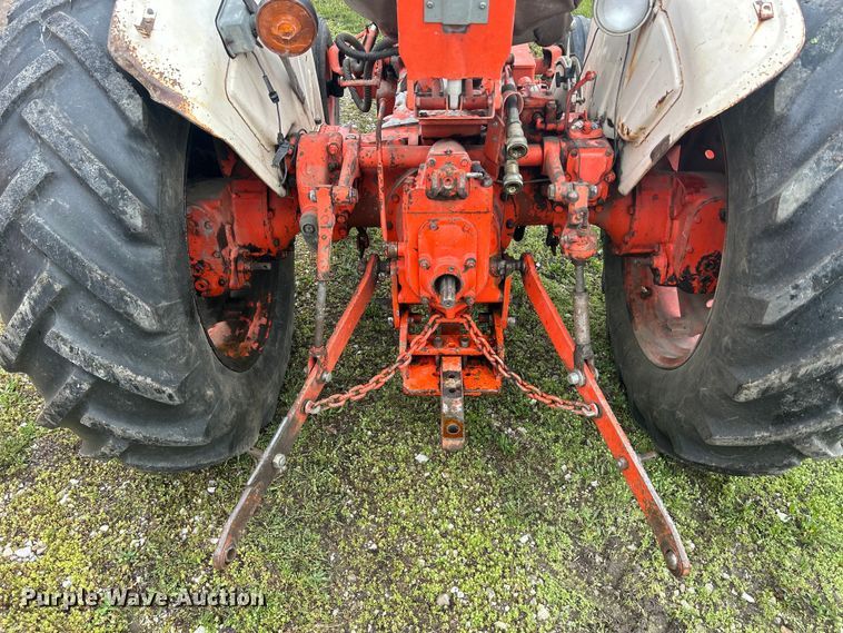 image for item MO9211 1974 Case 885 tractor