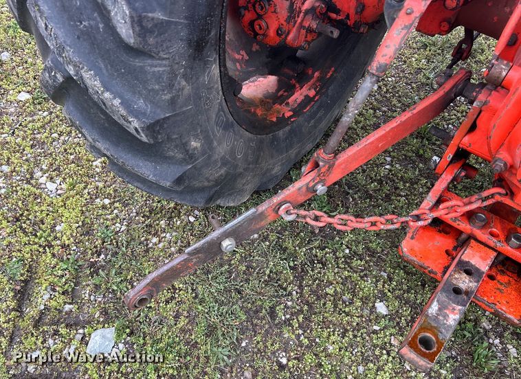 image for item MO9211 1974 Case 885 tractor