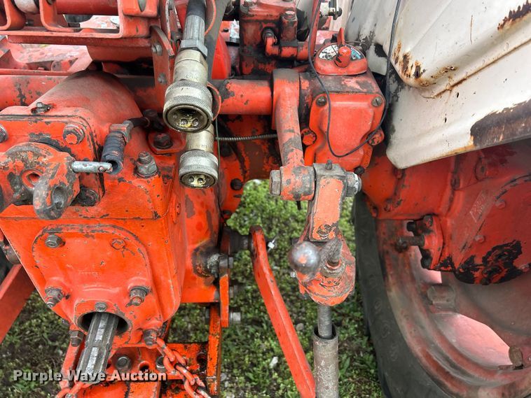 image for item MO9211 1974 Case 885 tractor