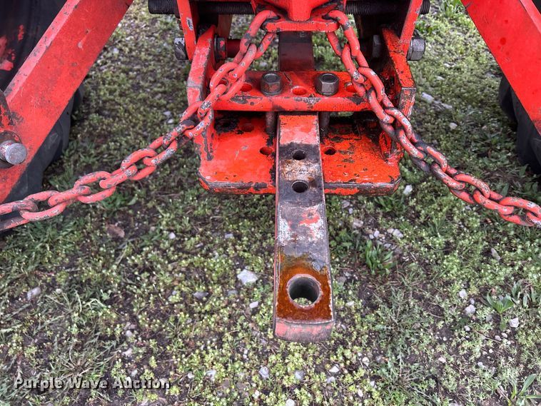 image for item MO9211 1974 Case 885 tractor