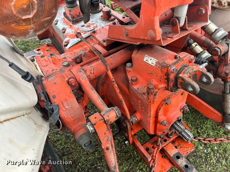 image for item MO9211 1974 Case 885 tractor