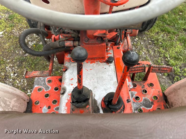 image for item MO9211 1974 Case 885 tractor