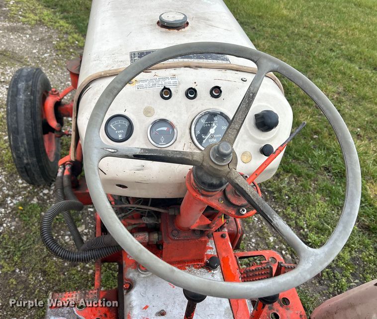 image for item MO9211 1974 Case 885 tractor