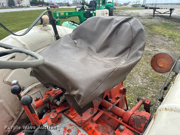 image for item MO9211 1974 Case 885 tractor