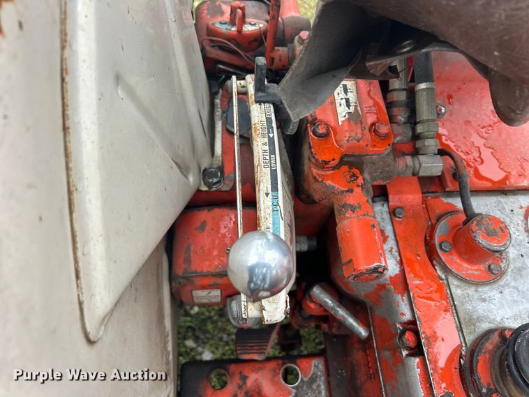 image for item MO9211 1974 Case 885 tractor