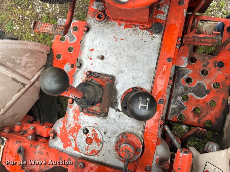 image for item MO9211 1974 Case 885 tractor