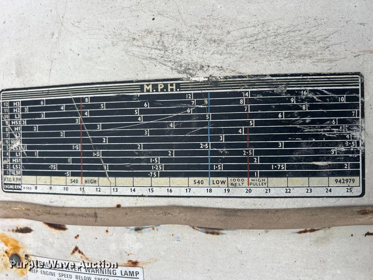 image for item MO9211 1974 Case 885 tractor