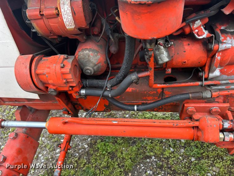 image for item MO9211 1974 Case 885 tractor