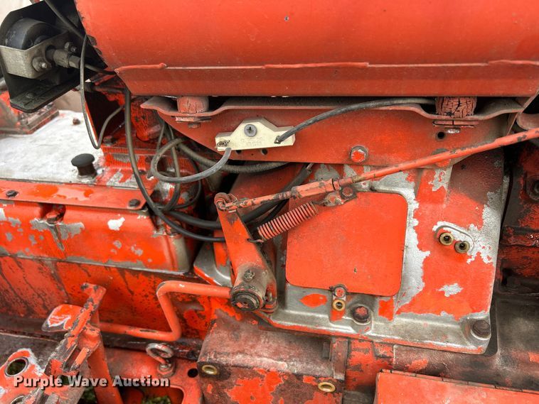 image for item MO9211 1974 Case 885 tractor