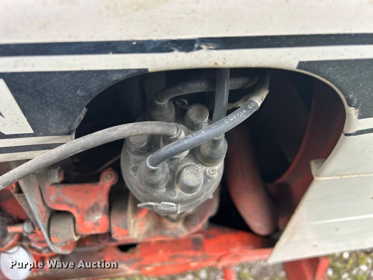 image for item MO9211 1974 Case 885 tractor