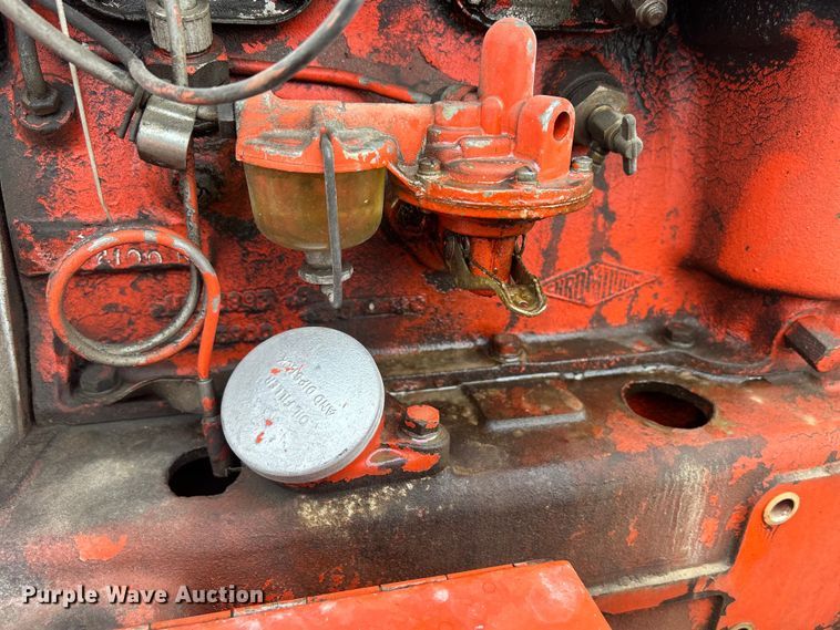 image for item MO9211 1974 Case 885 tractor