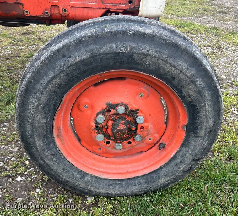 image for item MO9211 1974 Case 885 tractor