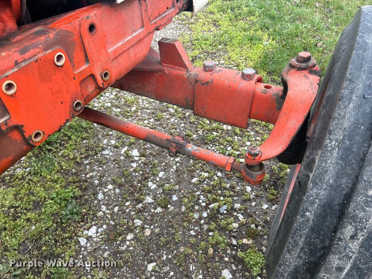 image for item MO9211 1974 Case 885 tractor