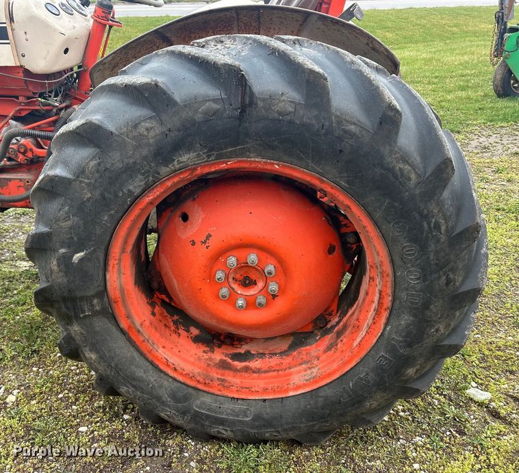 image for item MO9211 1974 Case 885 tractor