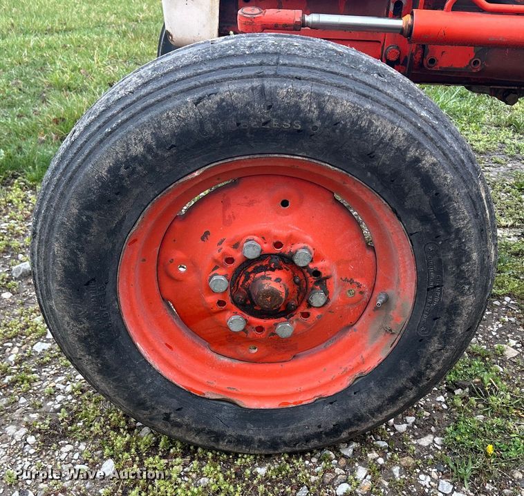 image for item MO9211 1974 Case 885 tractor