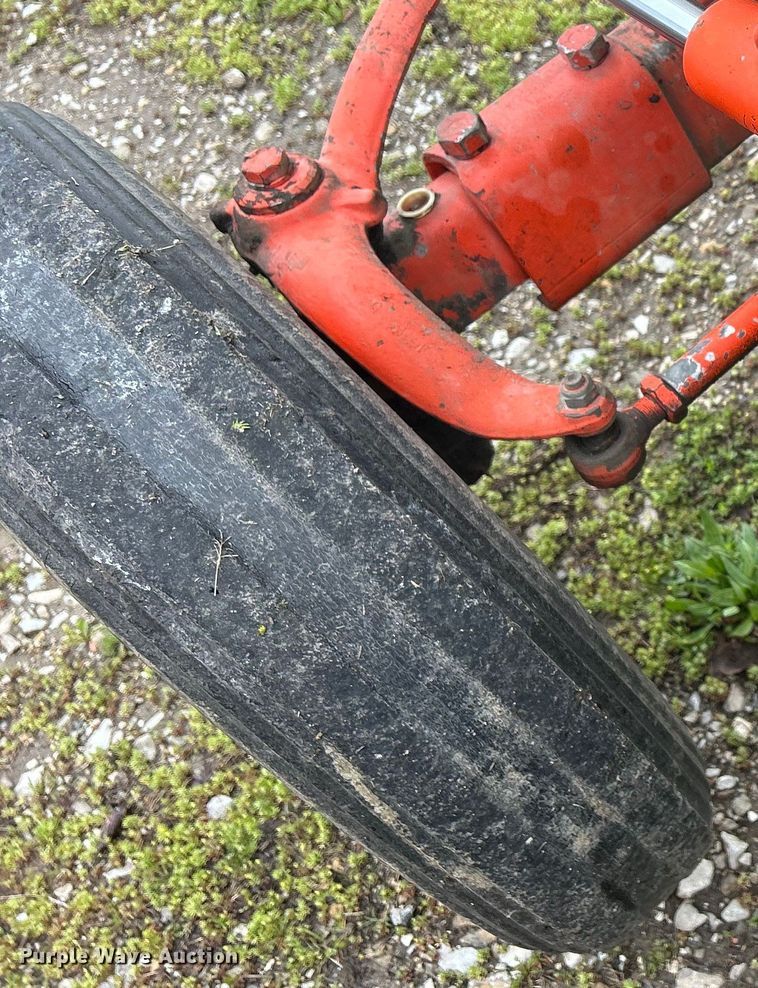 image for item MO9211 1974 Case 885 tractor