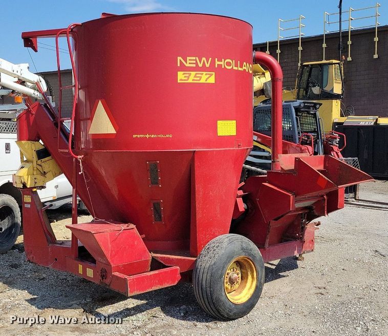 image for item MQ9698 New Holland 357 feed grinder/mixer