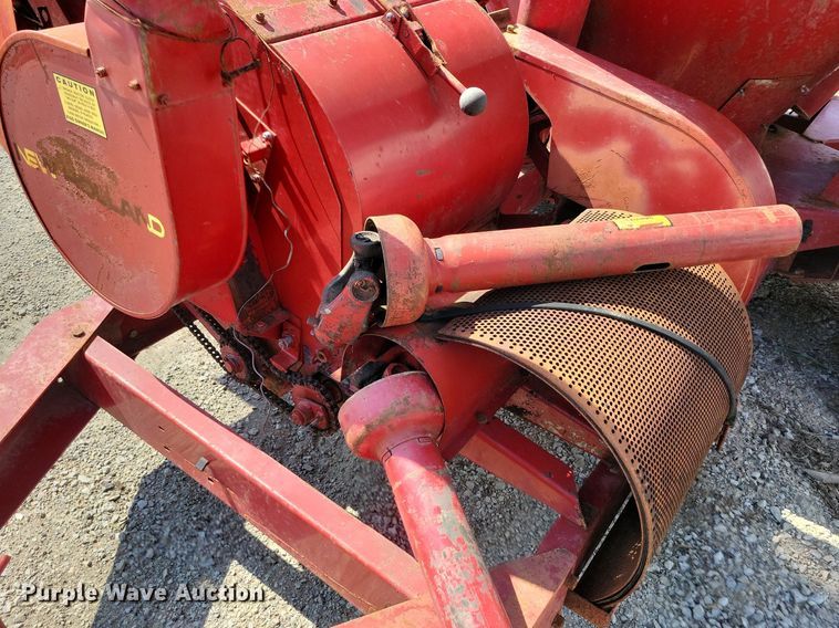 image for item MQ9698 New Holland 357 feed grinder/mixer