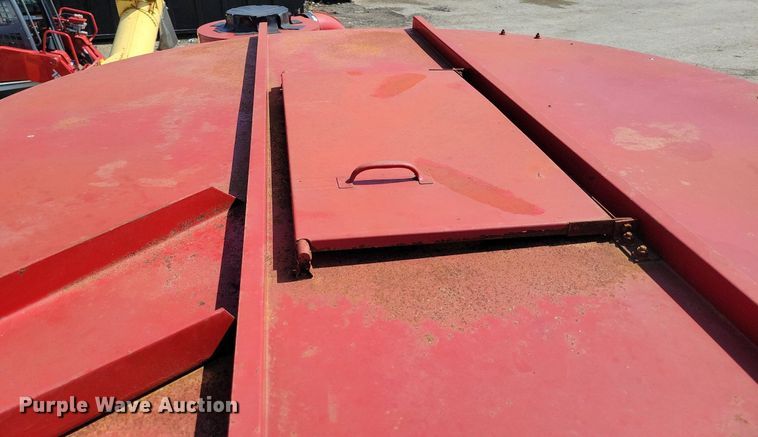 image for item MQ9698 New Holland 357 feed grinder/mixer