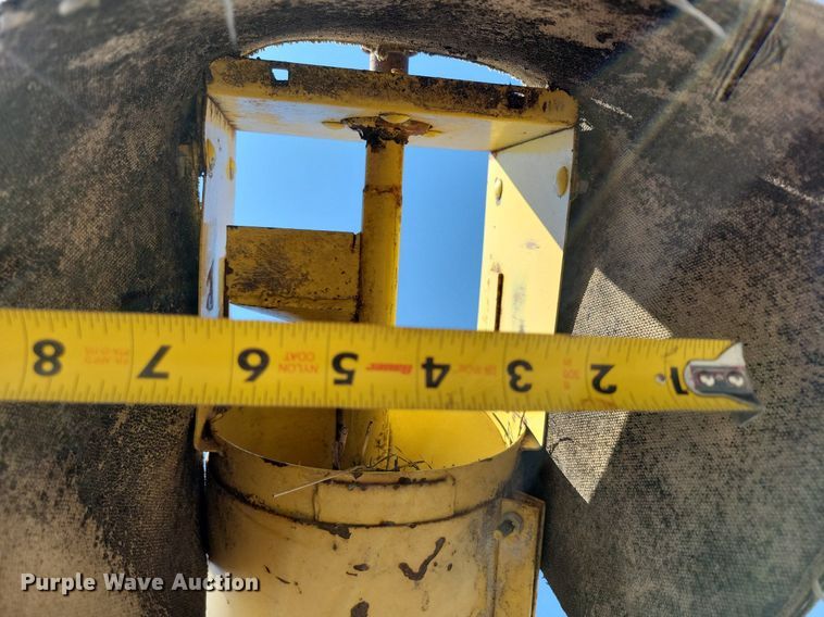 image for item MQ9698 New Holland 357 feed grinder/mixer