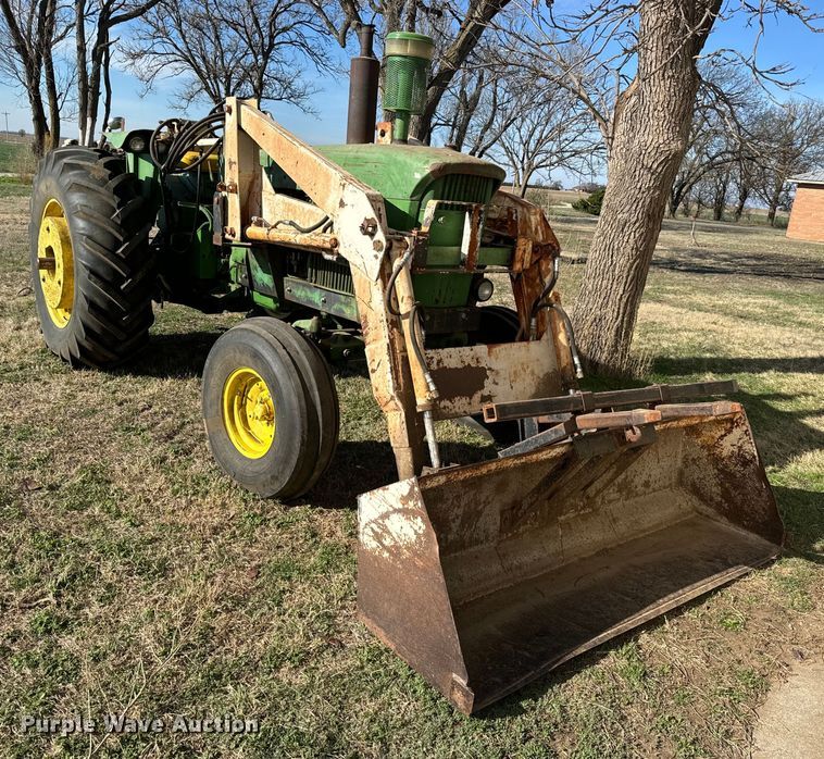 image for item NH9014 1968 John Deere 4020 tractor