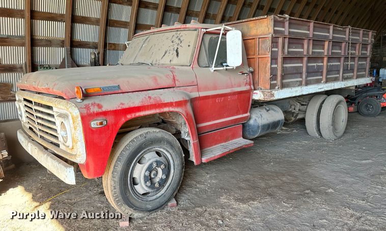 image for item NH9015 1968 Ford 600 dump flatbed truck